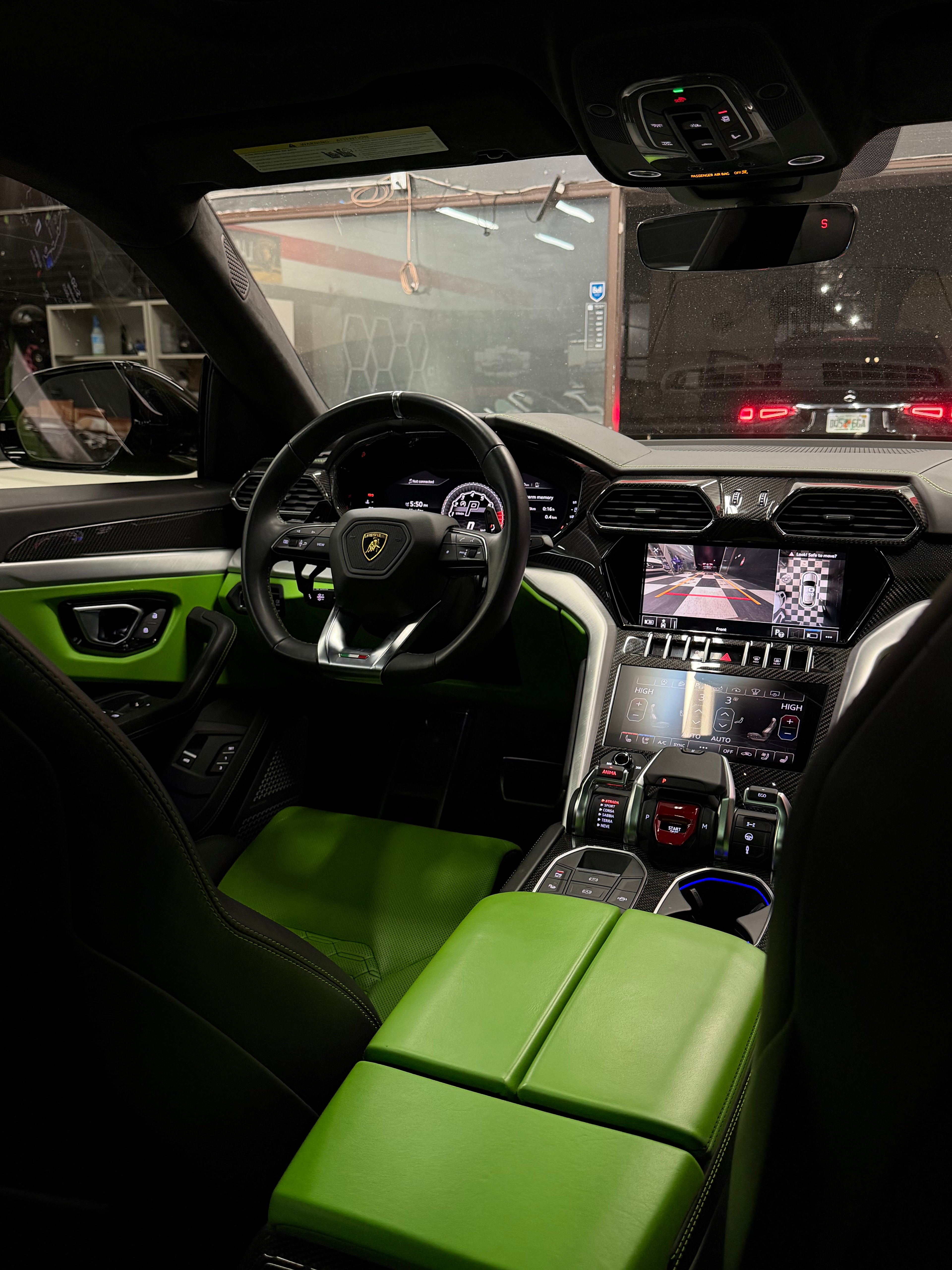 Lamborgini URUS