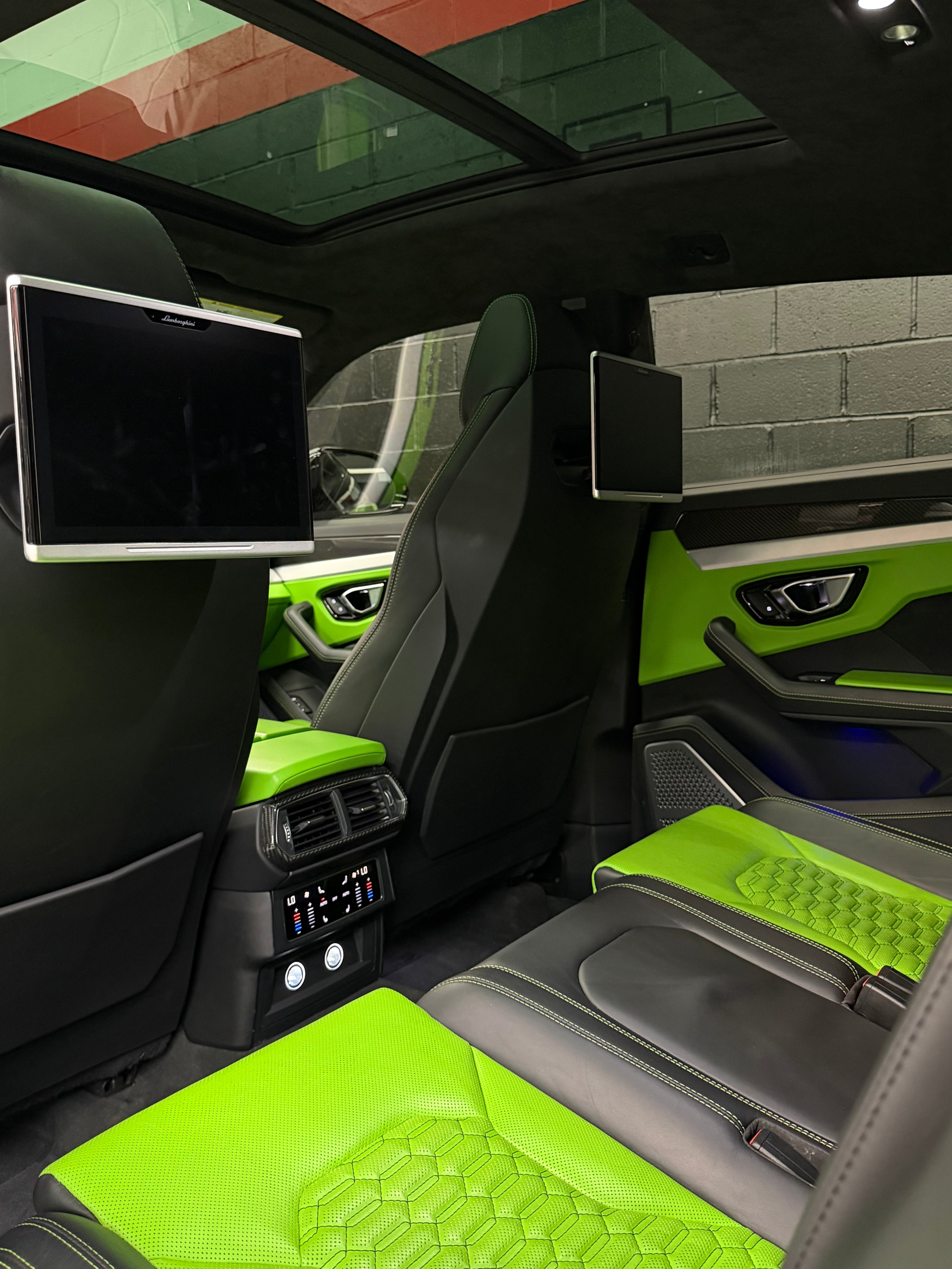 Lamborgini URUS